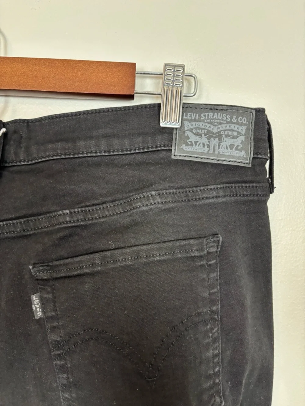 Levis Jeans Womens 18W Black Classic Straight Leg Mid Rise Stretch Denim